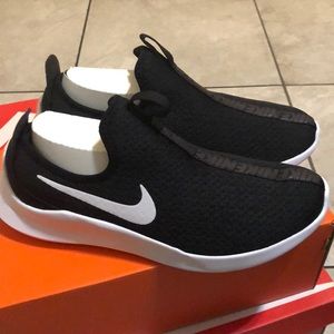 Women’s Nike shoe